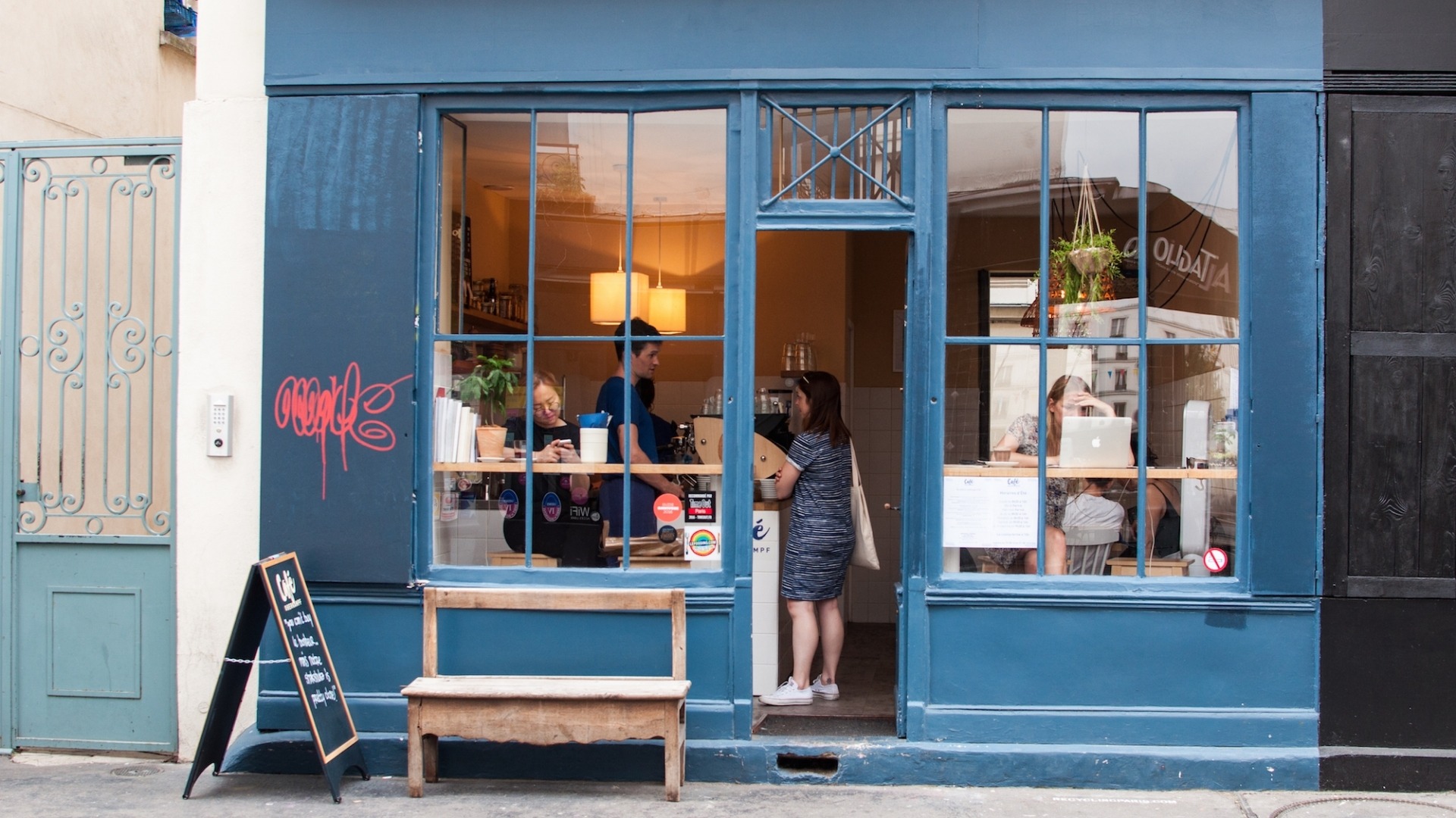 Café Oberkampf (Local Favorite)