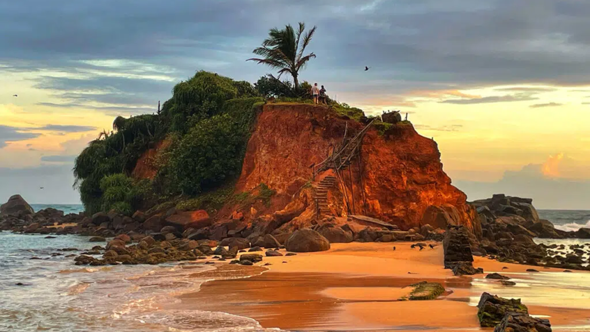 Overview of Mirissa Beach