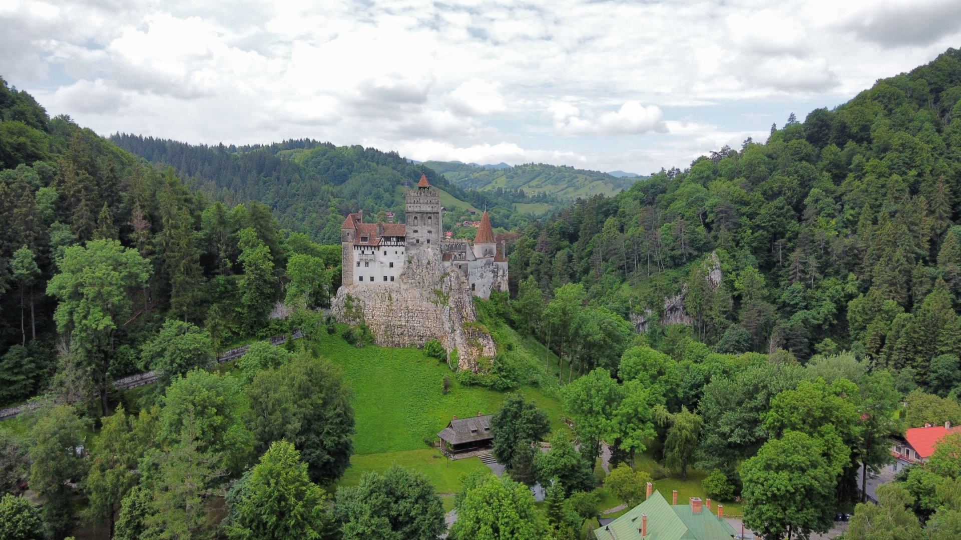 Best time to visit Romania's Bran Castle