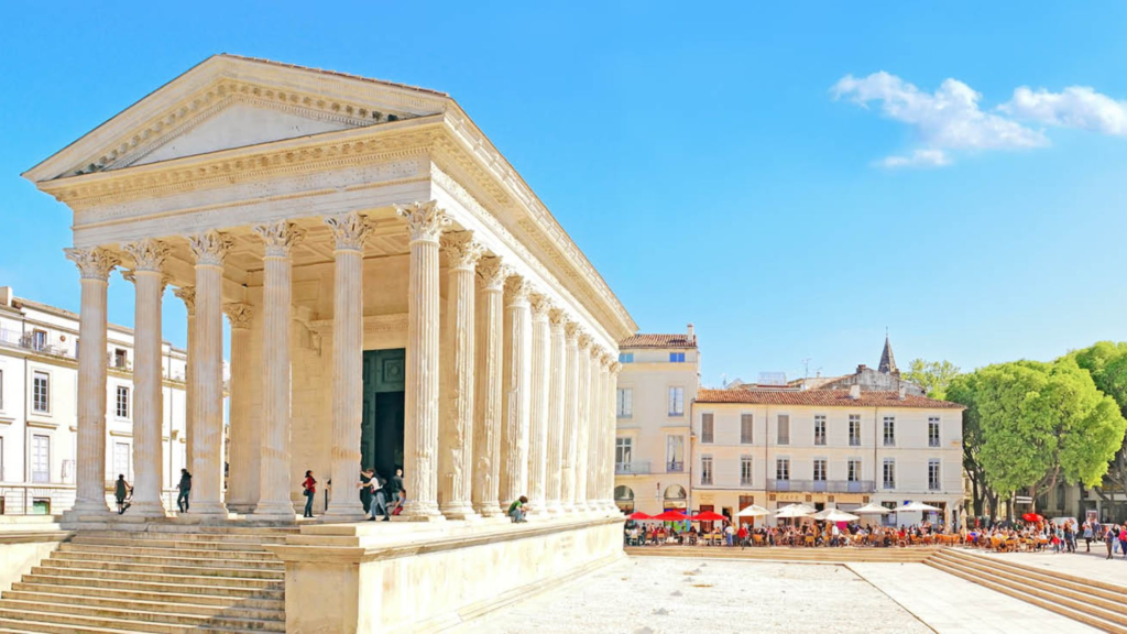 A Walking Guide to Historic Nîmes