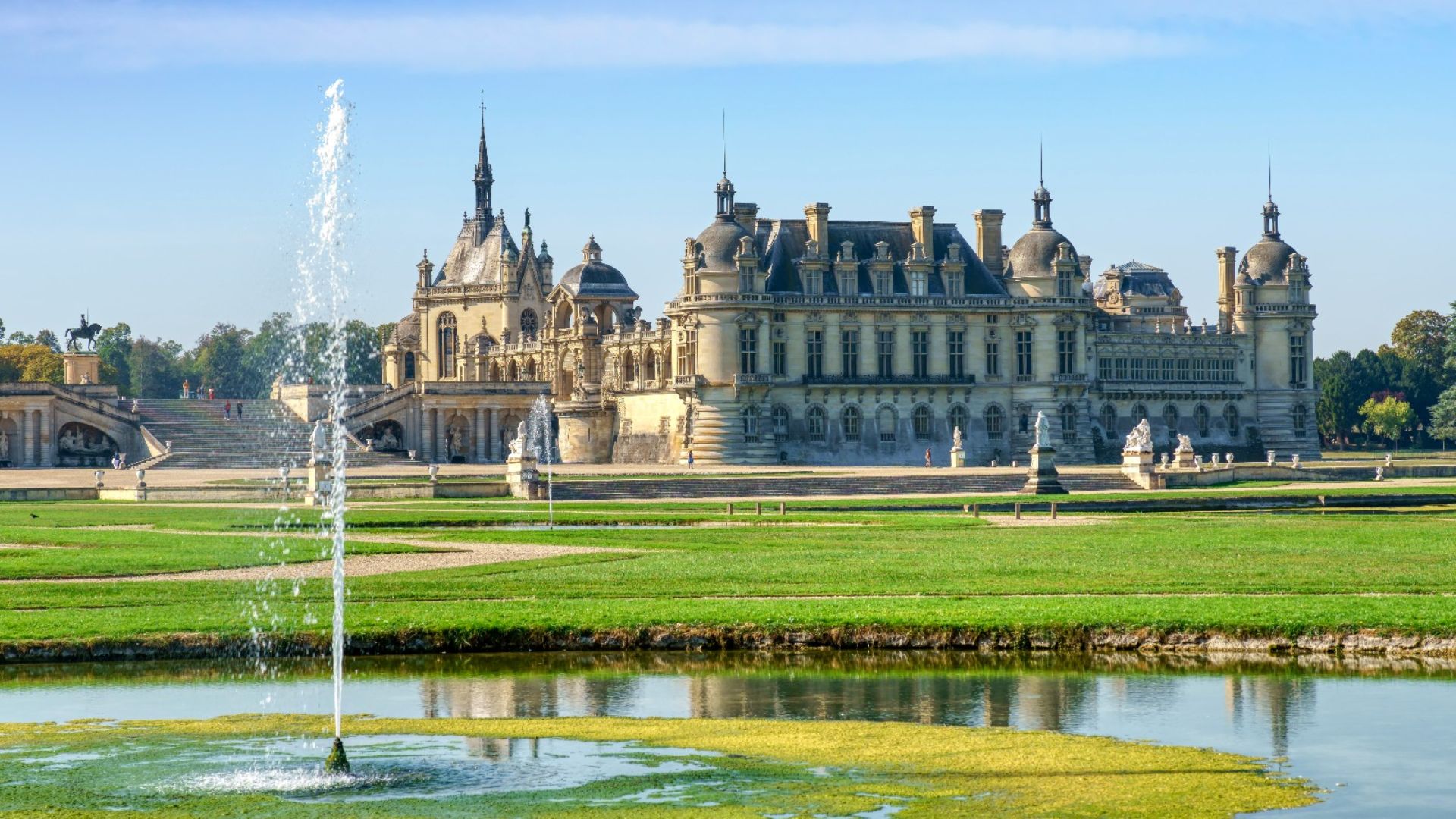Chantilly Castle and the Great Stables