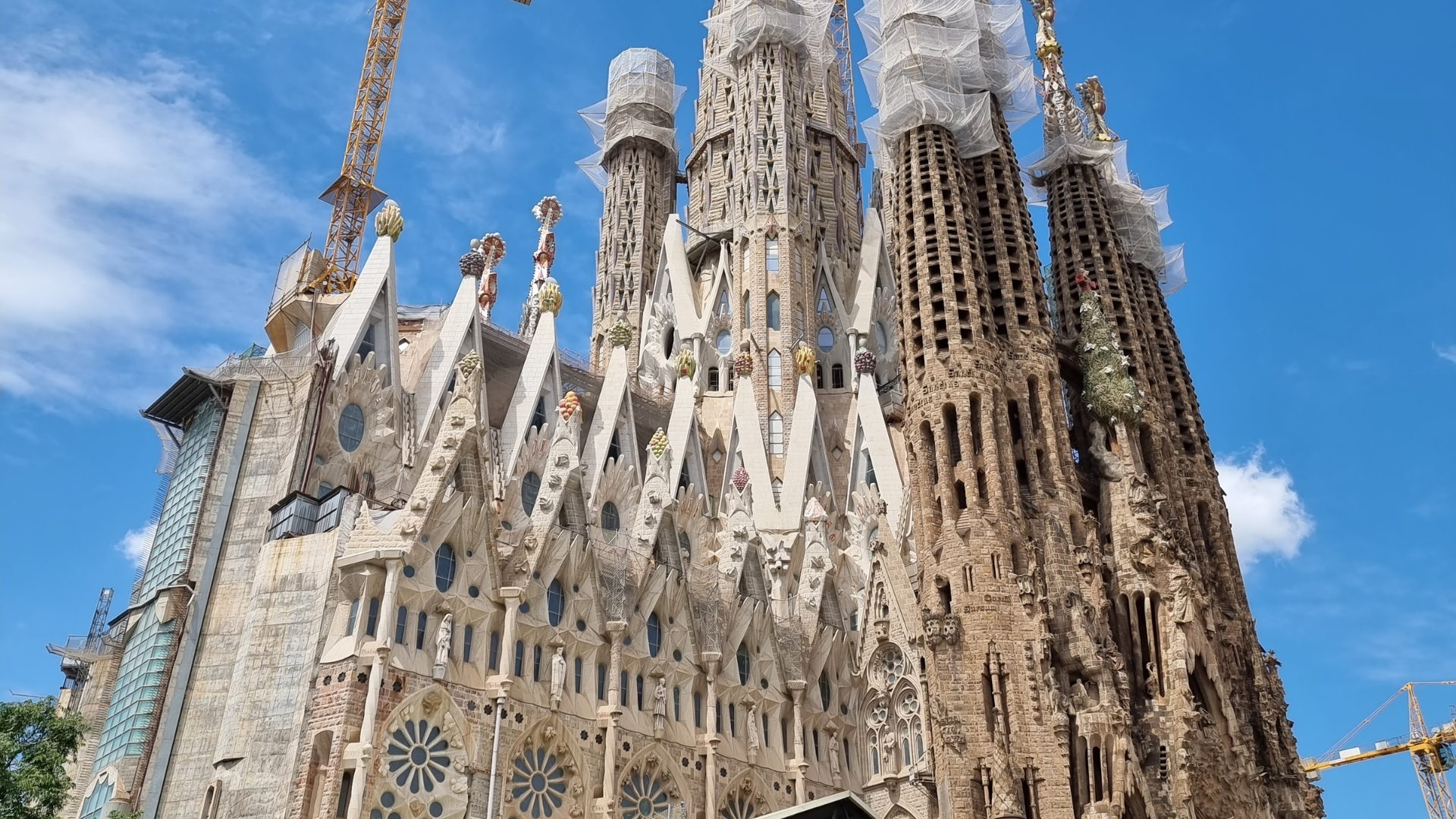 Sagrada Família Surroundings